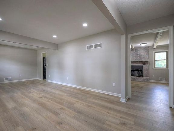 4th image of 4821 Hedges Ave
