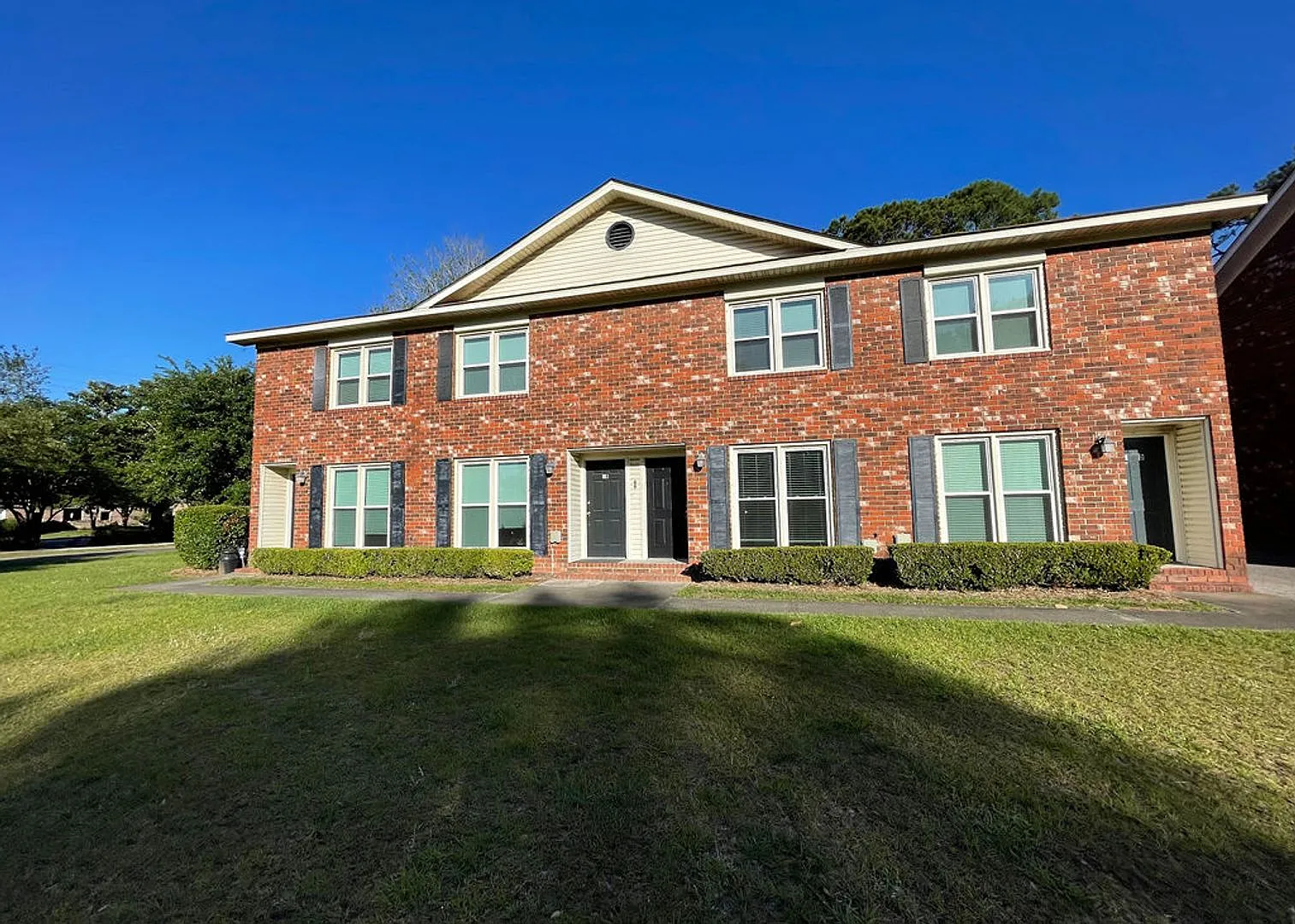 Available October 5th. Water Included! Great 2BR/1.5 BA Townhouse in Central James Island! — Photo 1