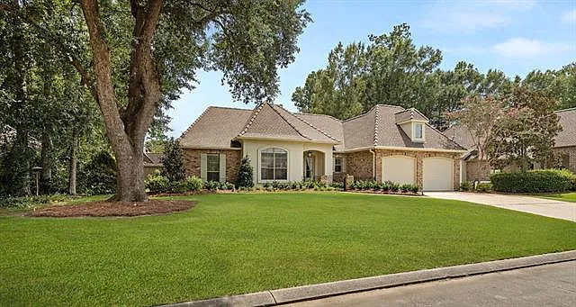 409 Claymont Ct — Photo 2