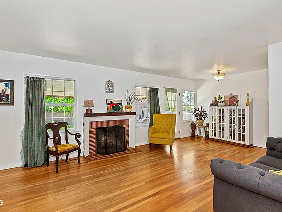 3rd image of 2034 Armour St