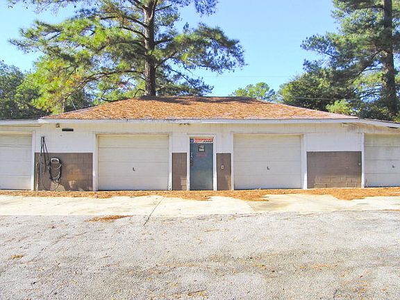 Garage/Carport
