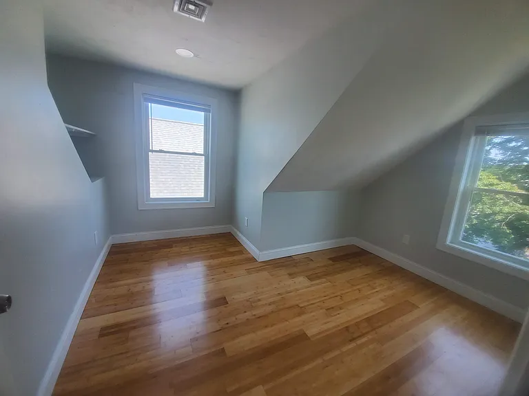 50-52 Carrington Ave #4R — Photo 4