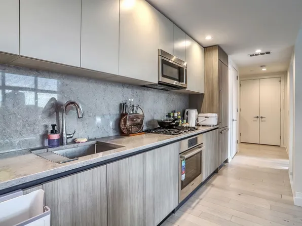 151 Bay Street image 4 of 30