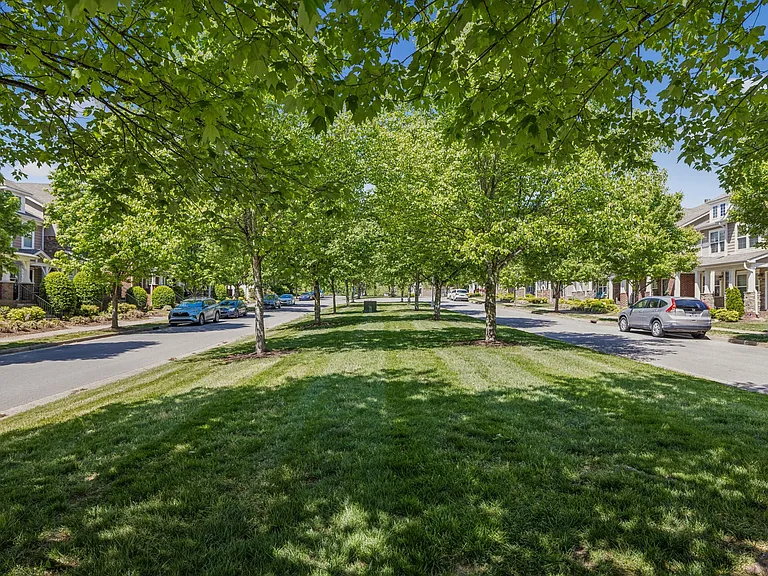 1319 Riverbrook Dr — Photo 48