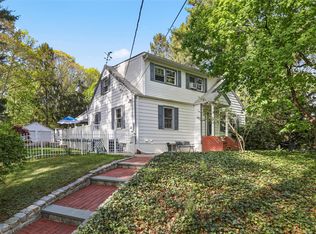 8 Rose Ct, Northport, NY 11768