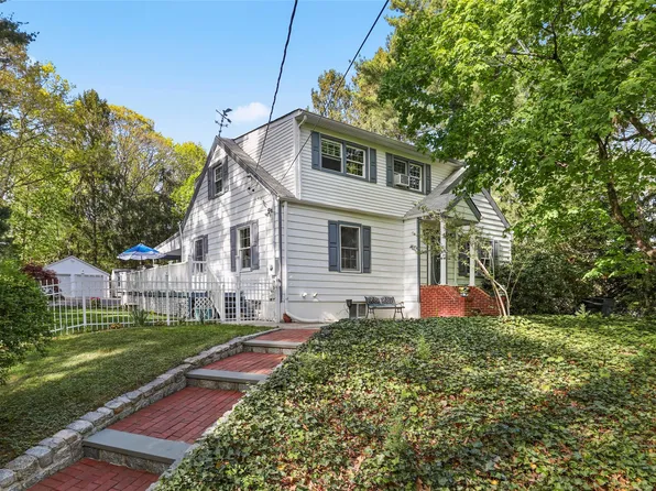 8 Rose Court, Northport, NY 11768