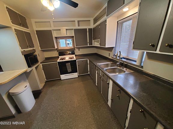 2nd image of 521 N Lincoln Ave