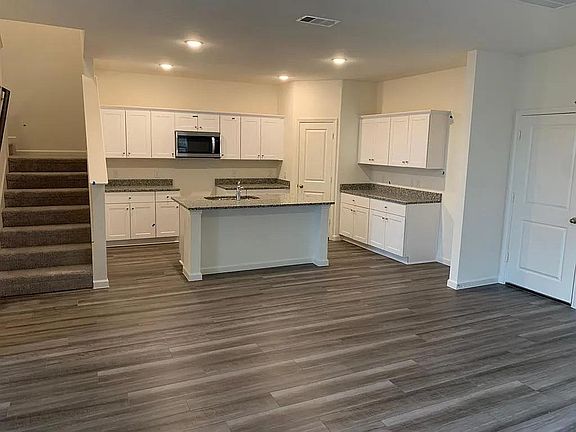 2nd image of 1909 Marquette Dr