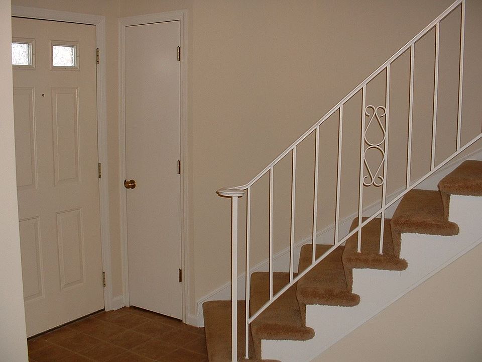 1st image of 16 Buckingham Dr