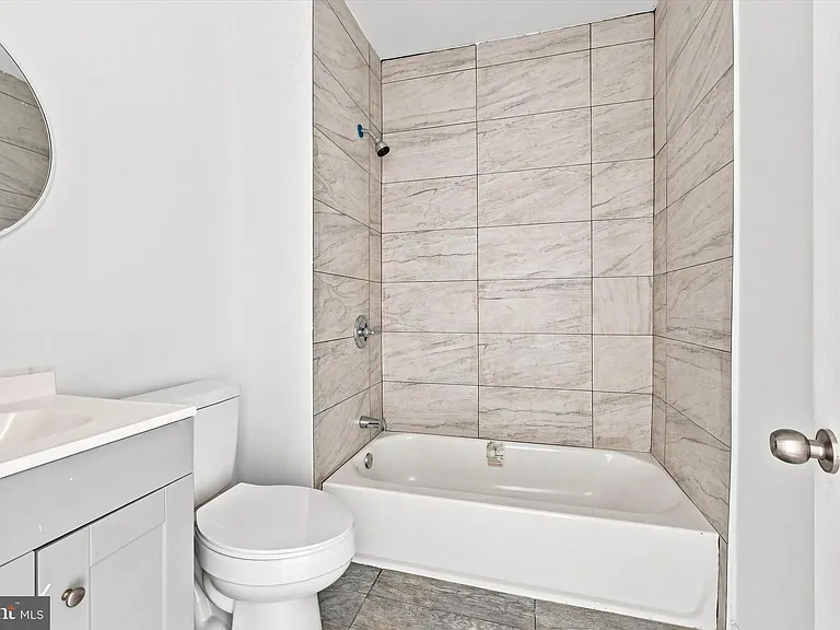 2435 Fitzgerald St — Photo 12