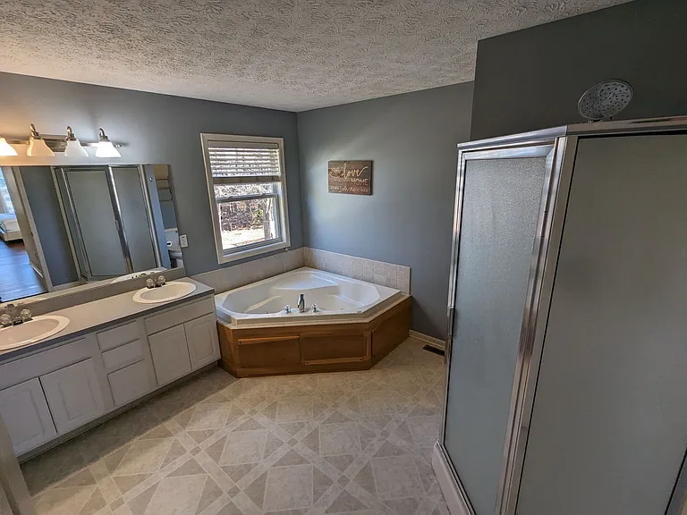 1457 Hollow Wood Ln — Photo 18