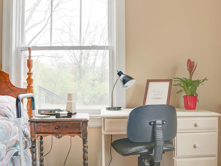 desk area in back bedroom
