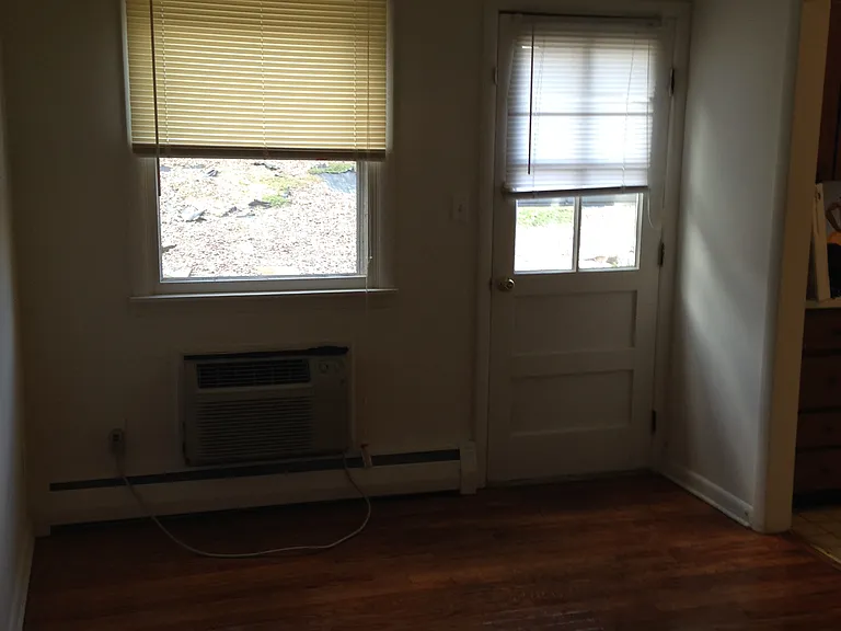 323-349 E Walnut St — Photo 8