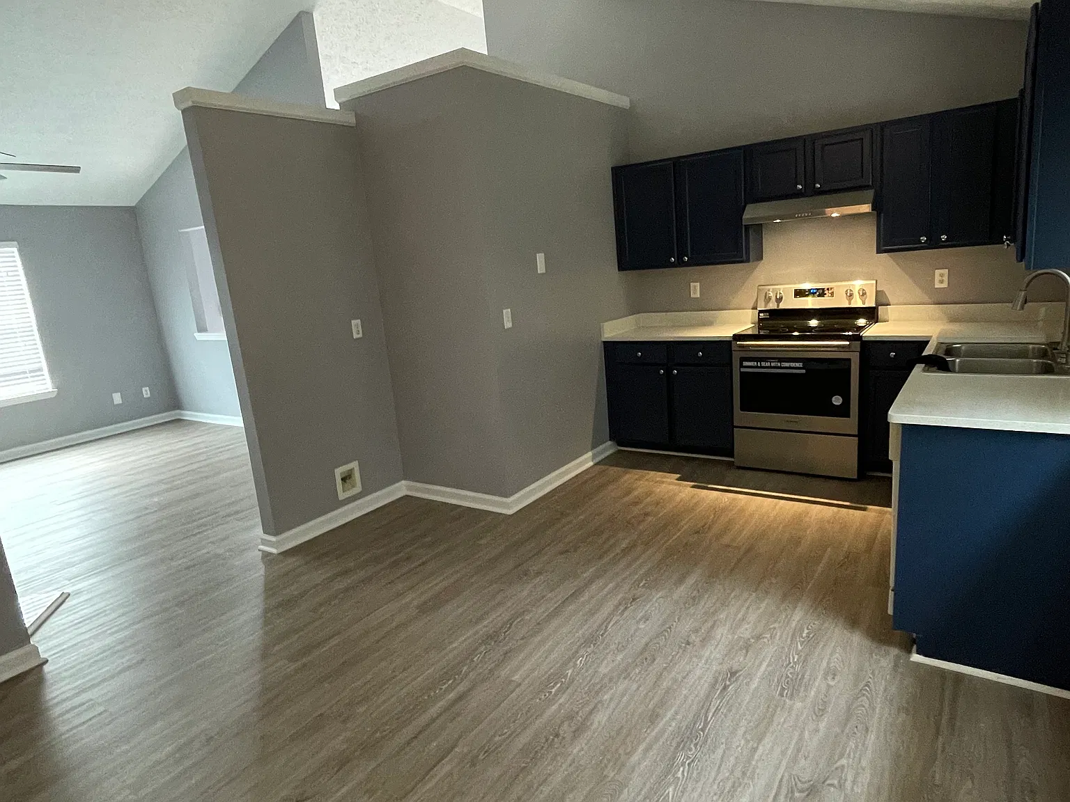 4 bed, 2.5 bath, 1522 sqft, $2,400 — Photo 2