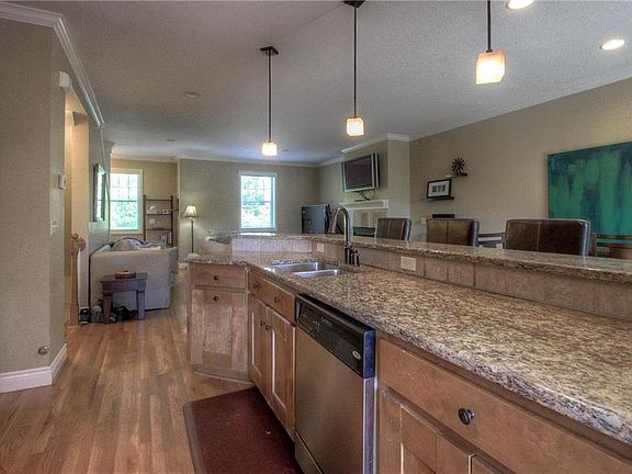 3rd image of 205 W 34th St