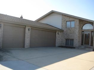 9930 Derby Ln, Mokena, IL 60448