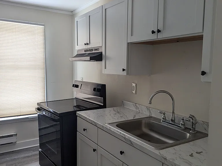 16 Village St #D — Photo 1