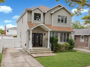 135 Penn Ave, Staten Island, NY 10306
