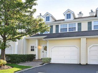 30 Chelsea Dr, Smithtown, NY 11787