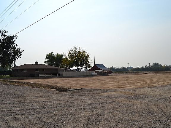 3rd image of 10565 Iowa Ave