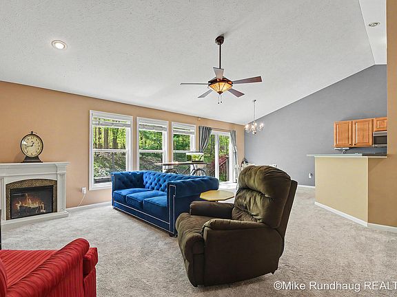 5th image of 2060 Glenn Canyon Dr SE