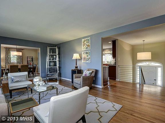 3rd image of 1537 Dahlia Ct