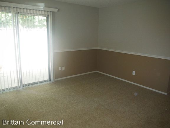 5th image of 9521 Emerald Park Dr APT 4