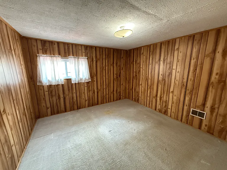 22420 Lilac St — Photo 12