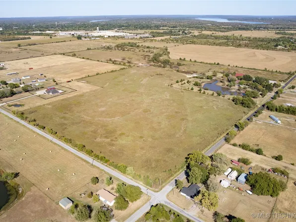 280 South Rd, Wagoner, OK 74467