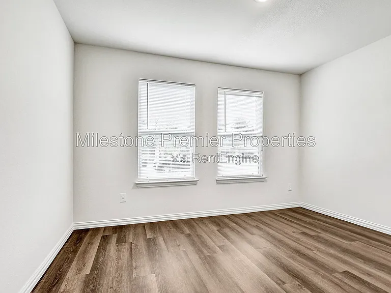 419 E Hull St — Photo 9