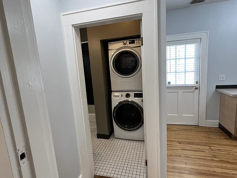 entrance to bath/laundry room