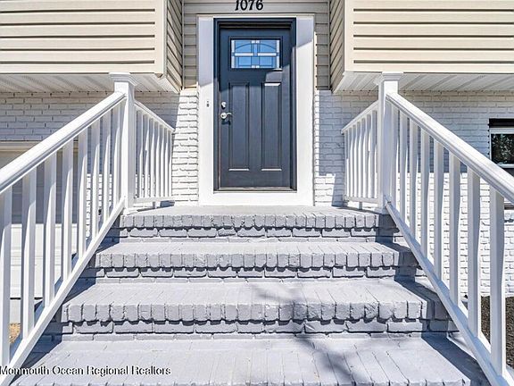 2nd image of 1076 Bay Ave