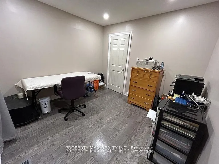 30 Glenabbey Dr #3 — Photo 3