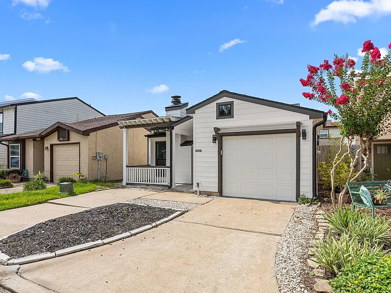 10257 Bridgeland Ln — Photo 2