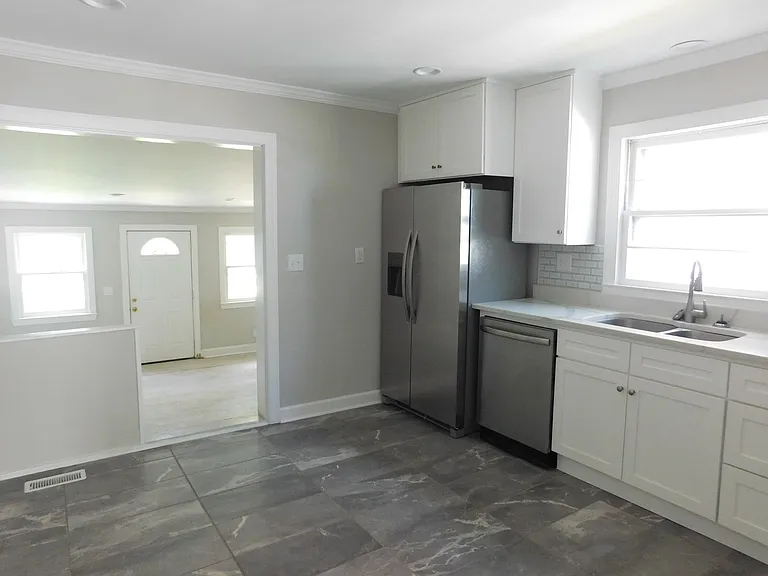 304 Avenue A — Photo 22