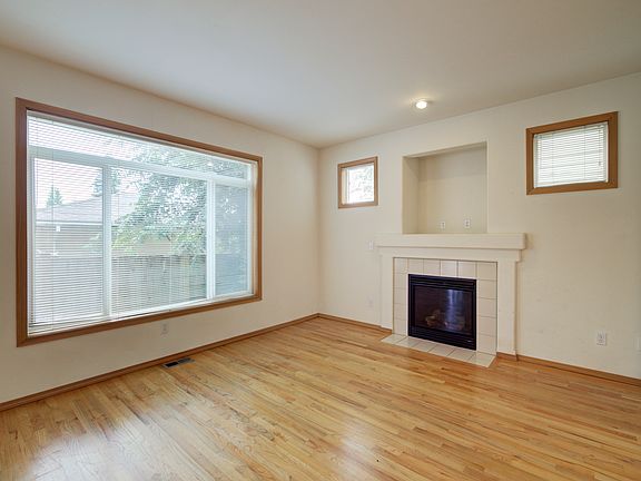 5th image of 3924 147th St SW
