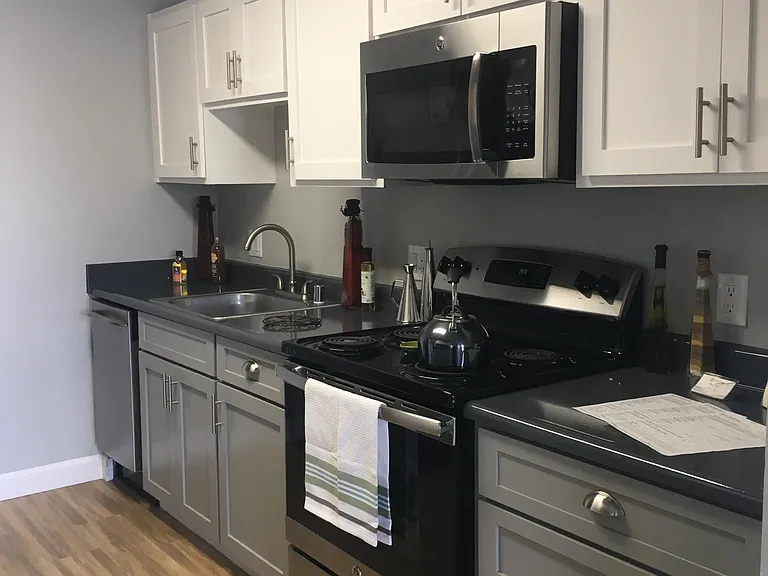 Chateau Manor — Photo 11