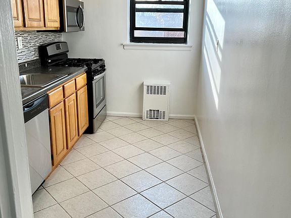 5th image of 3624 Bell Blvd #2F