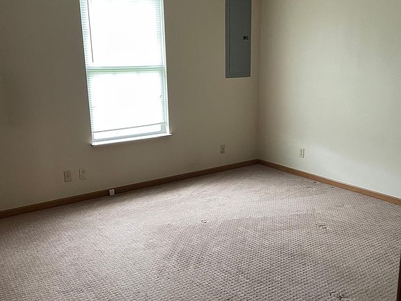4th image of 401 Kensington Dr