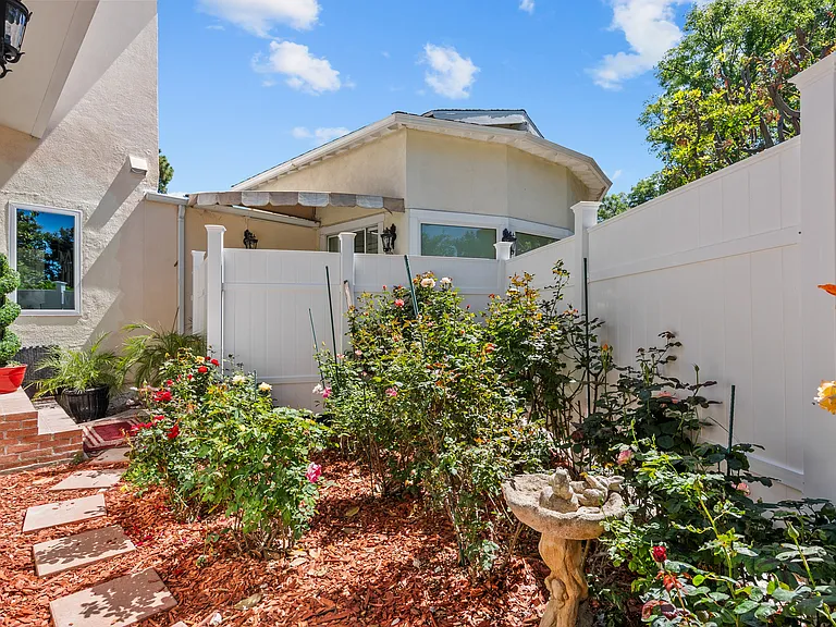 17814 Parthenia St — Photo 32