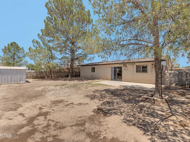 228 Caribe Cir — Photo 32