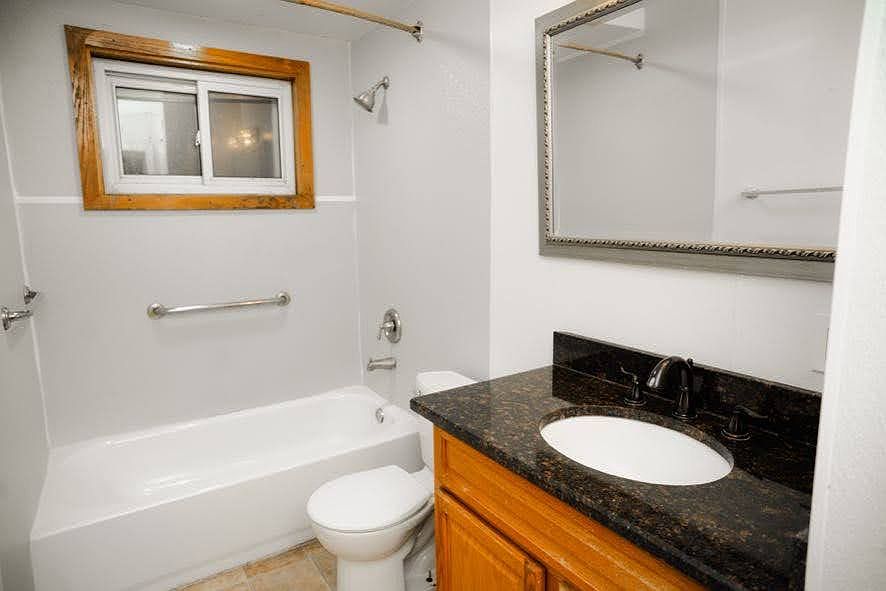 25005 Hanover St, photo 10