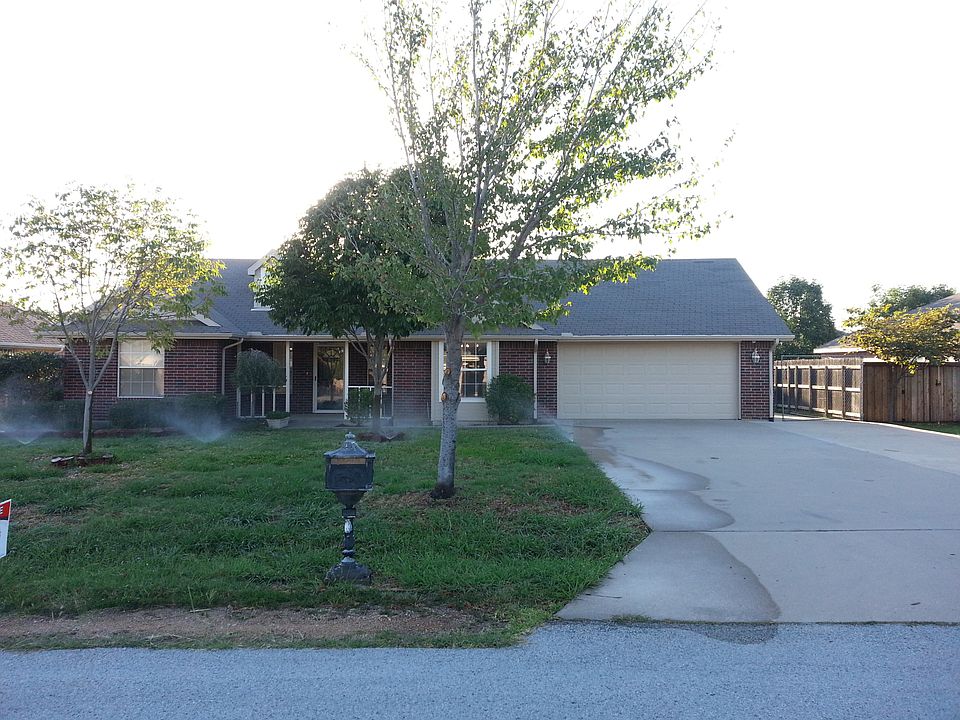 1st image of 513 Oak Crst