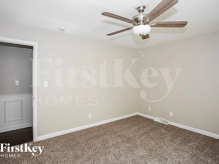 940 Ridgeway Dr — Photo 9