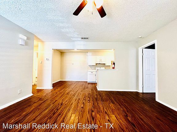 3rd image of 3518 Grant Ave #201