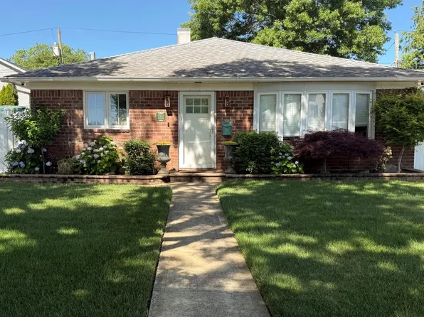 2338 Maple Avenue, Seaford, NY 11783