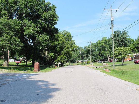 5th image of 2928 Twin Lawn Dr