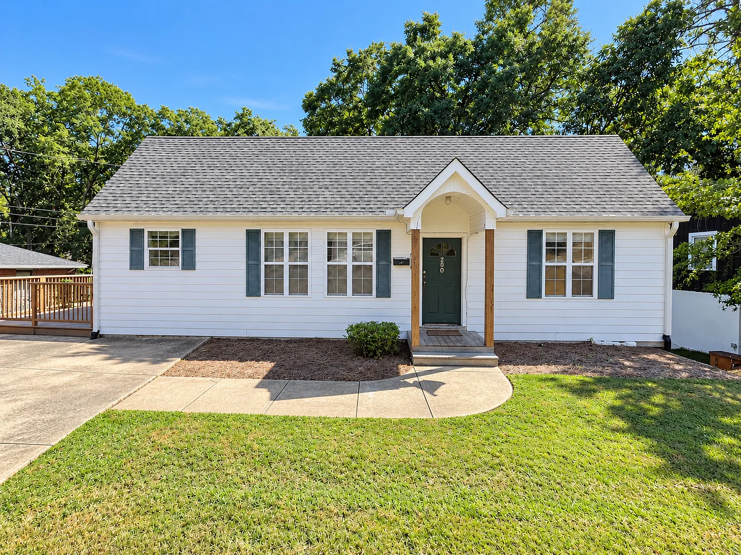 3 Bedroom Walkable to Campus Pre-Leasing for August 9 2027! — Photo 1