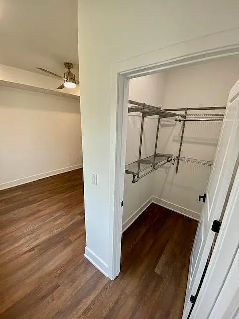 3 bed, 3.5 bath, 1350 sqft, $2,100 — Photo 4