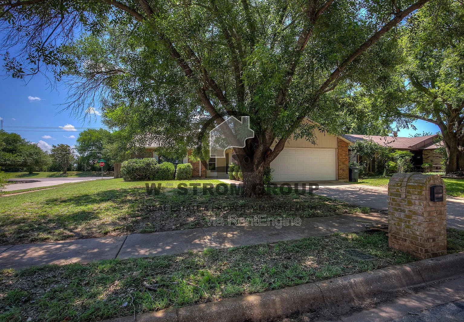 3 bed, 2.0 bath, 1715 sqft, $1,845 — Photo 3